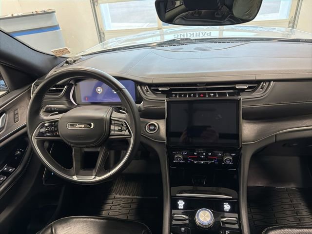 Used 2022 Jeep Grand Cherokee Overland AWD/4WD image 24