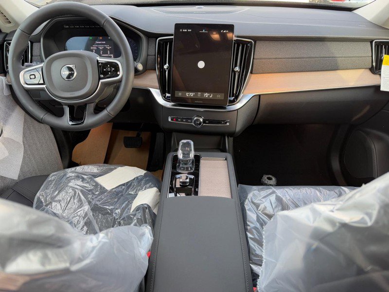 New 2026 Volvo XC90 B6 Plus w/ Protection Package Premier image 7