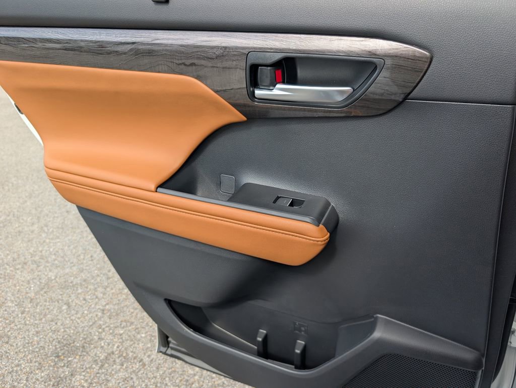 New 2026 Toyota Highlander Platinum image 27