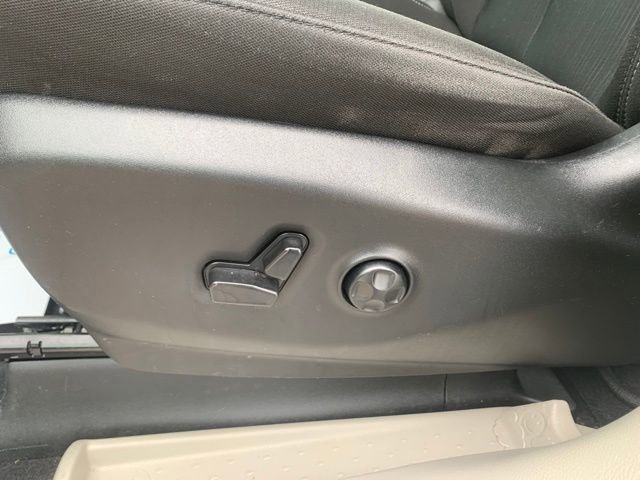 Used 2023 Chrysler Voyager LX FWD image 12