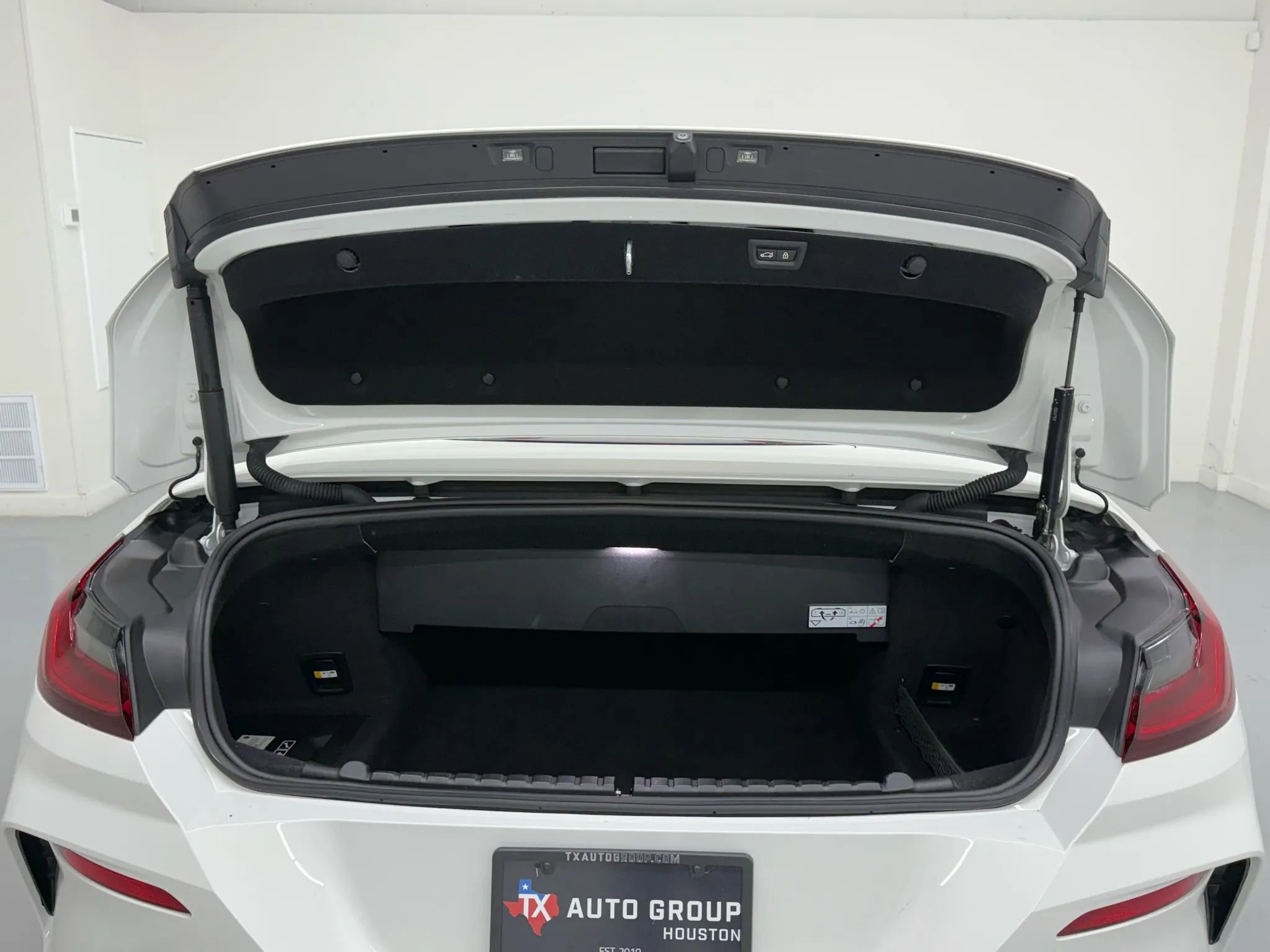 Used 2019 BMW M850i xDrive Convertible w/ Driver Assistance Package image 39