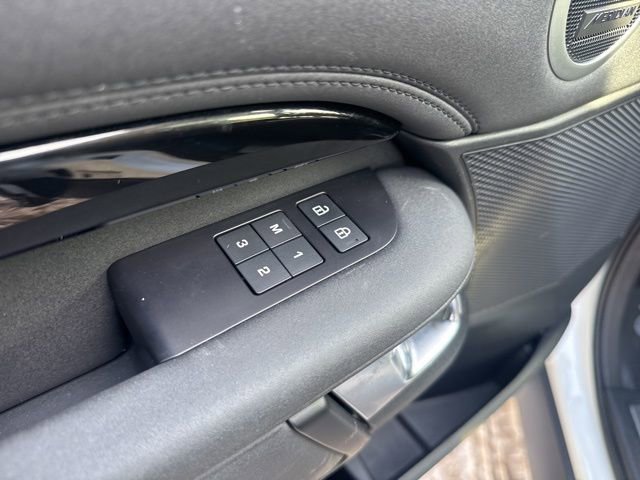 Used 2023 Land Rover Discovery S image 11