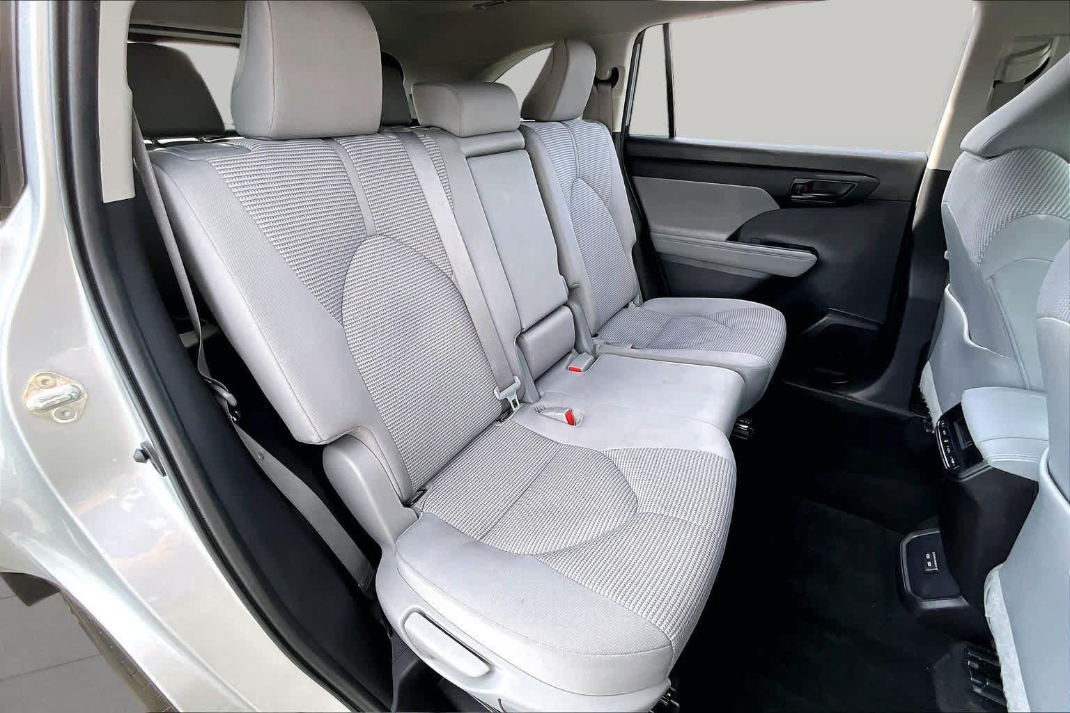 Used 2023 Toyota Highlander LE AWD/4WD image 21