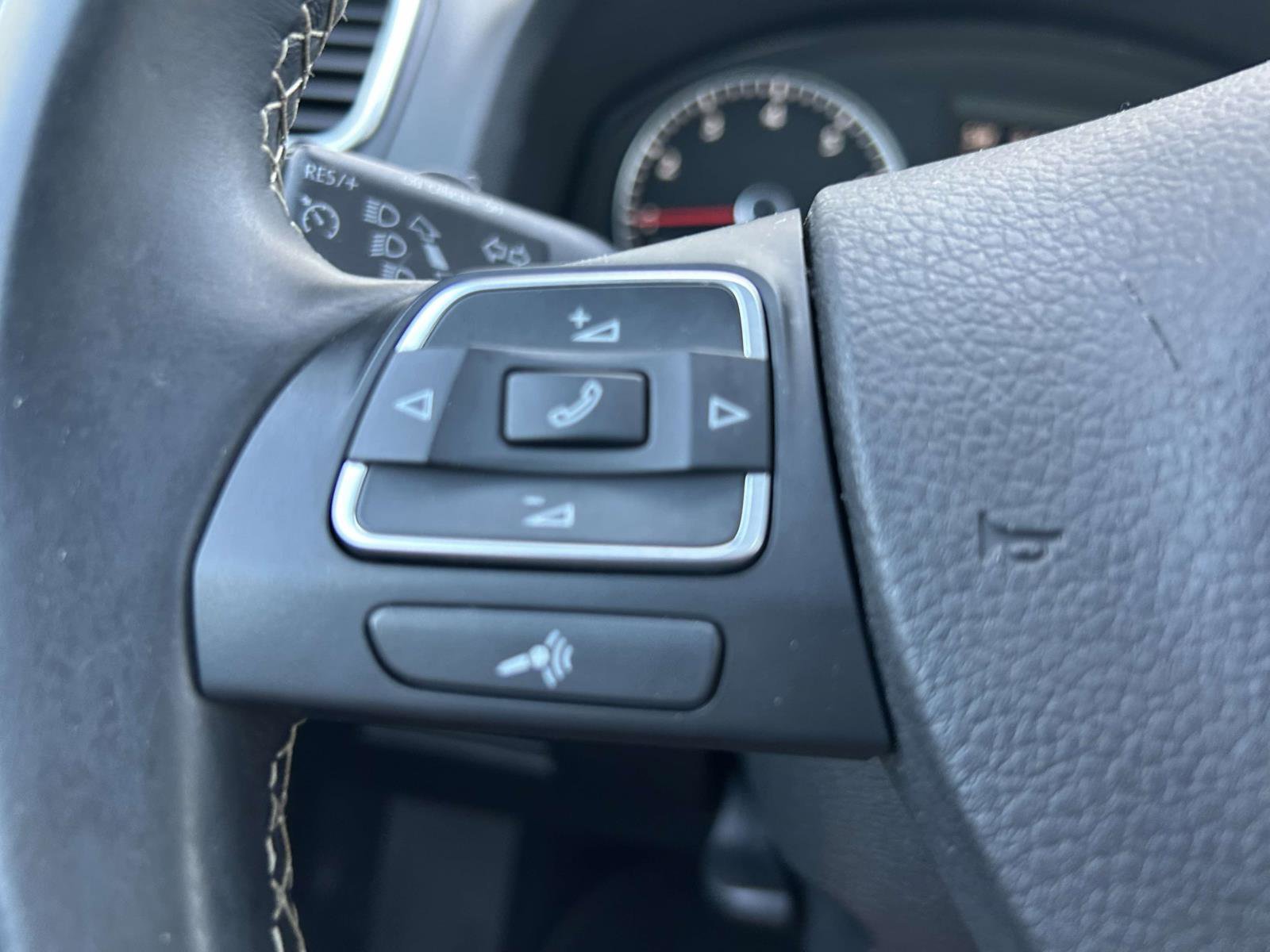 Used 2015 Volkswagen Eos Executive FWD image 21