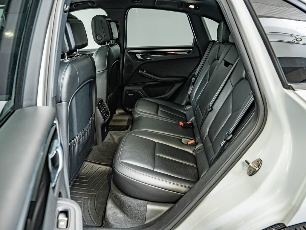 Used 2018 Porsche Macan AWD/4WD image 39