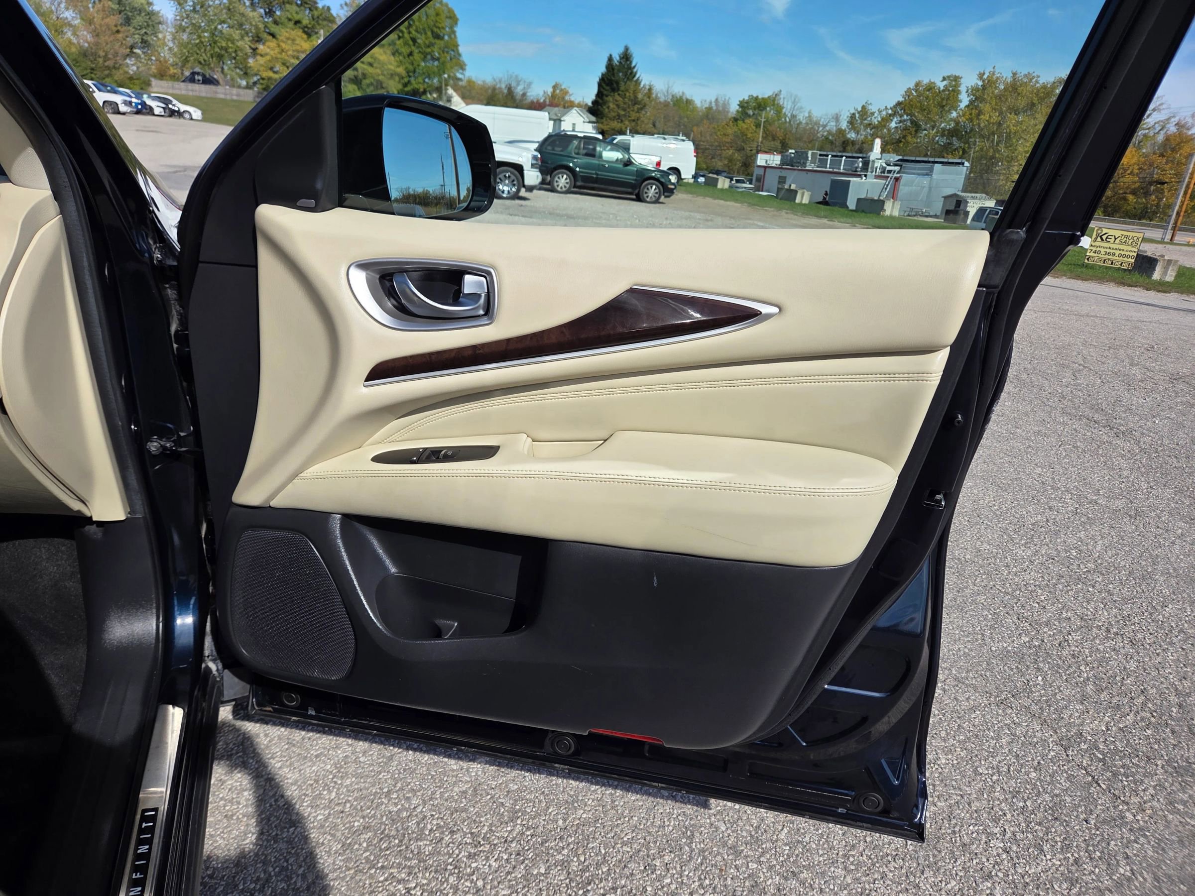 Used 2018 INFINITI QX60 Luxe w/ Deluxe Technology Package image 22