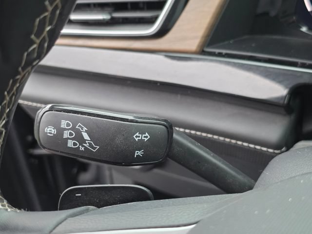 Used 2025 Volkswagen Atlas SE FWD image 28