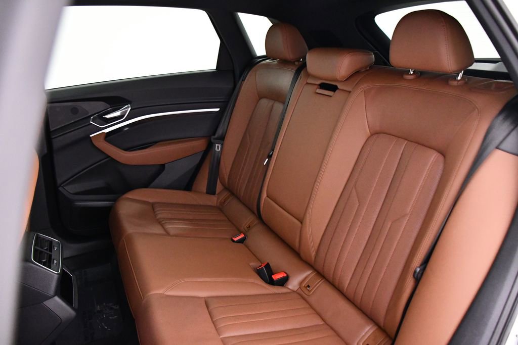 Used 2022 Audi e-tron Premium Plus w/ Premium Plus Package image 22
