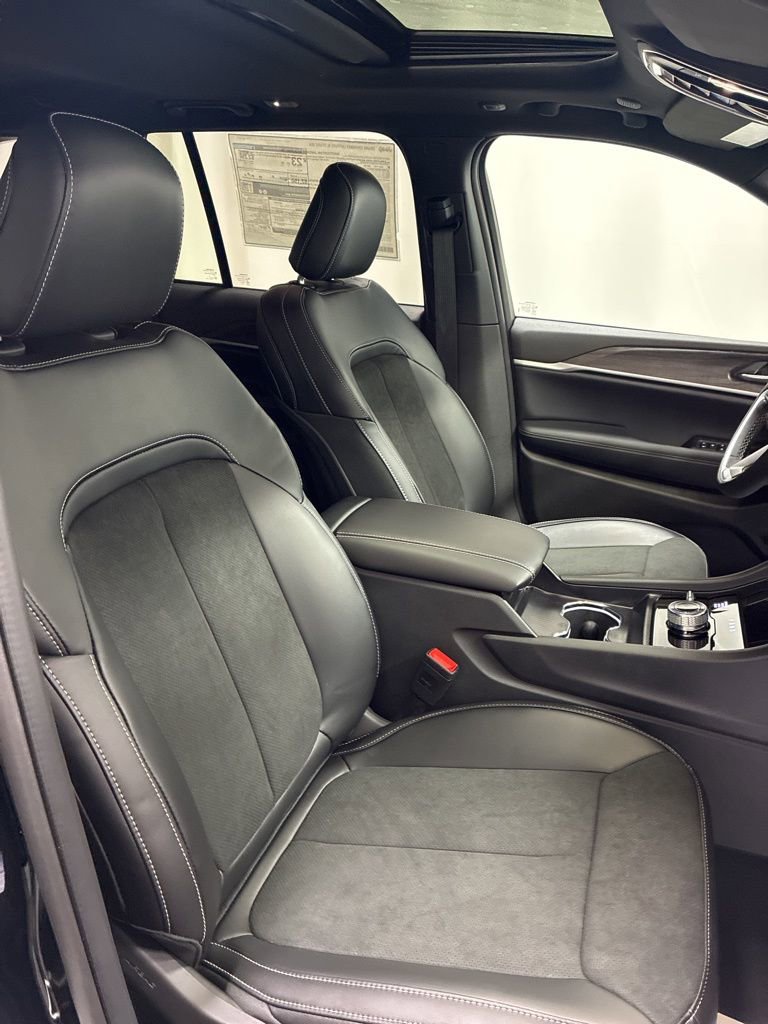 New 2026 Jeep Grand Cherokee Altitude AWD/4WD image 29