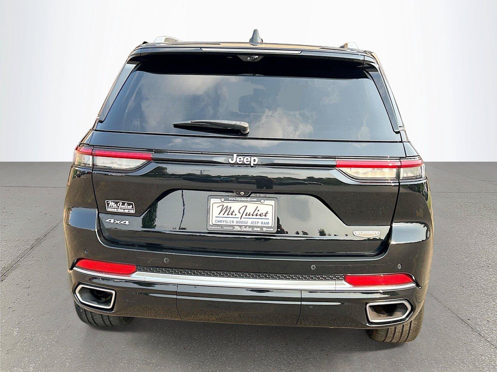 Used 2023 Jeep Grand Cherokee Summit AWD/4WD image 5