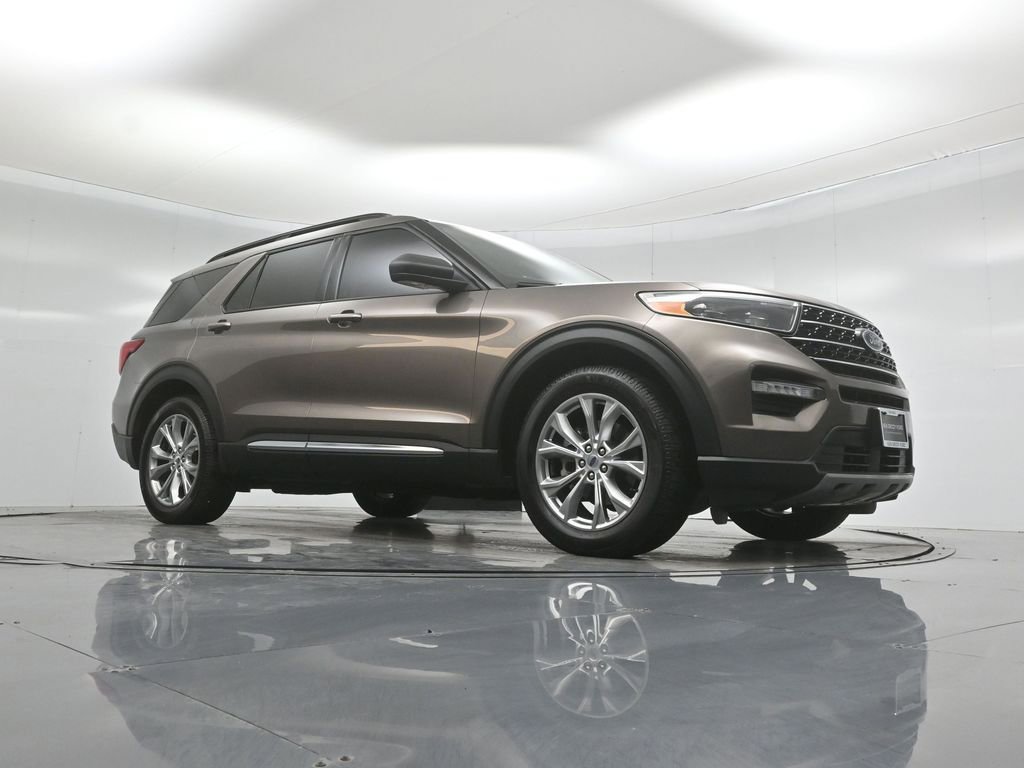 Certified 2021 Ford Explorer XLT w/ Equipment Group 202A RWD image 3