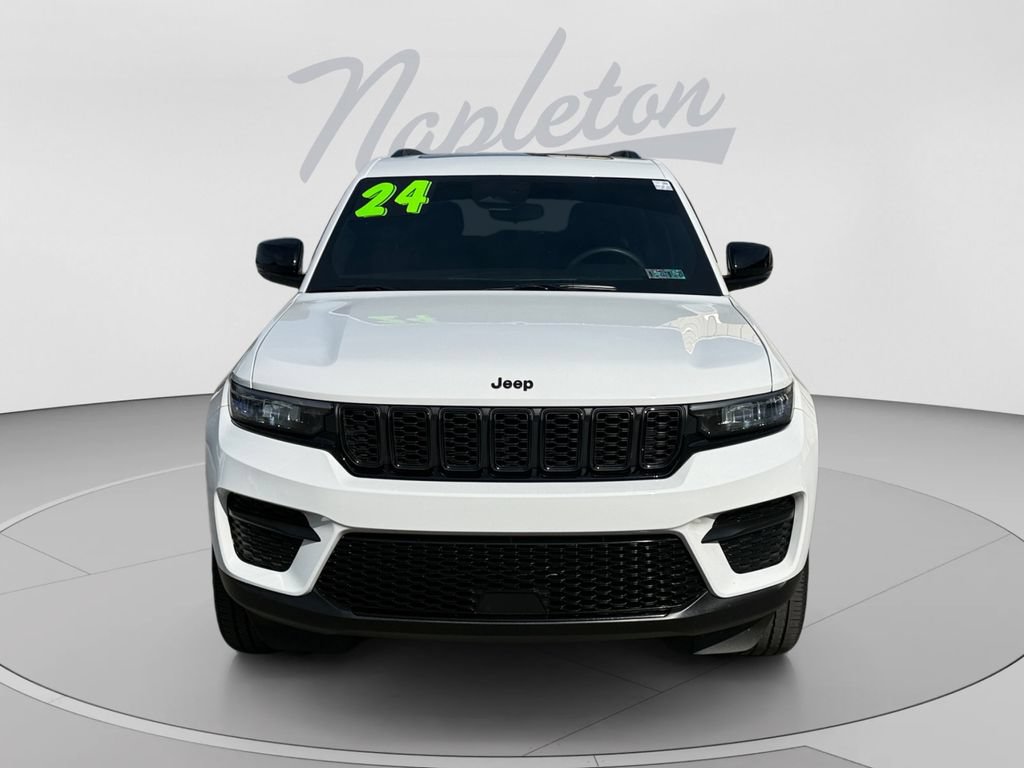 Certified 2024 Jeep Grand Cherokee Altitude AWD/4WD image 9