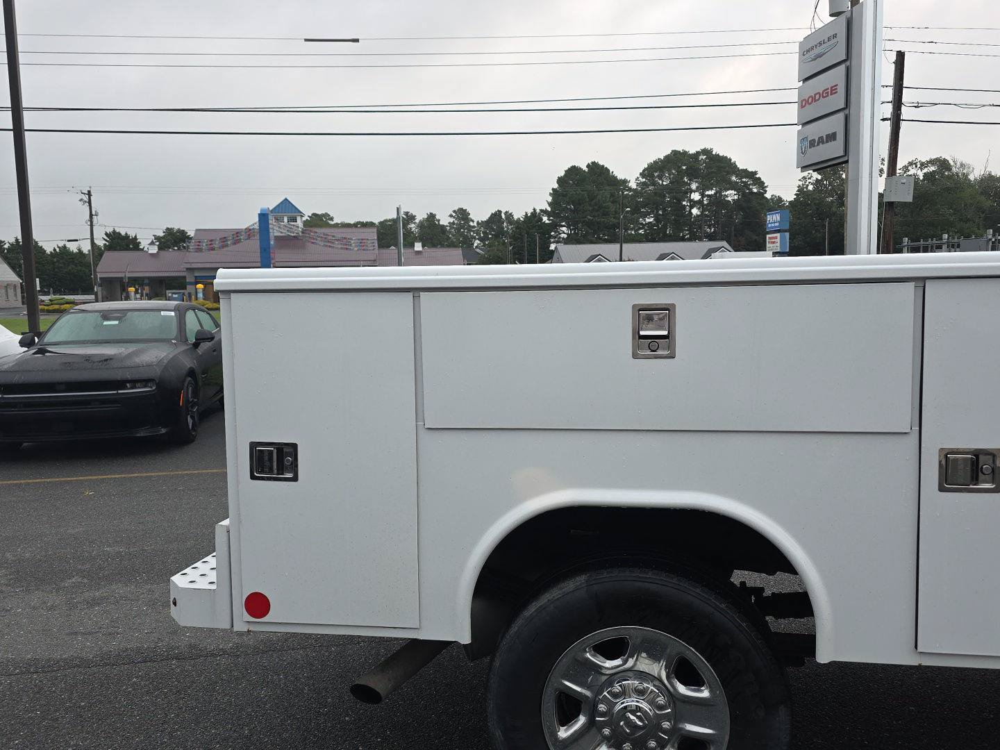 Used 2024 RAM 3500 Tradesman w/ Chrome Appearance Group AWD/4WD image 7