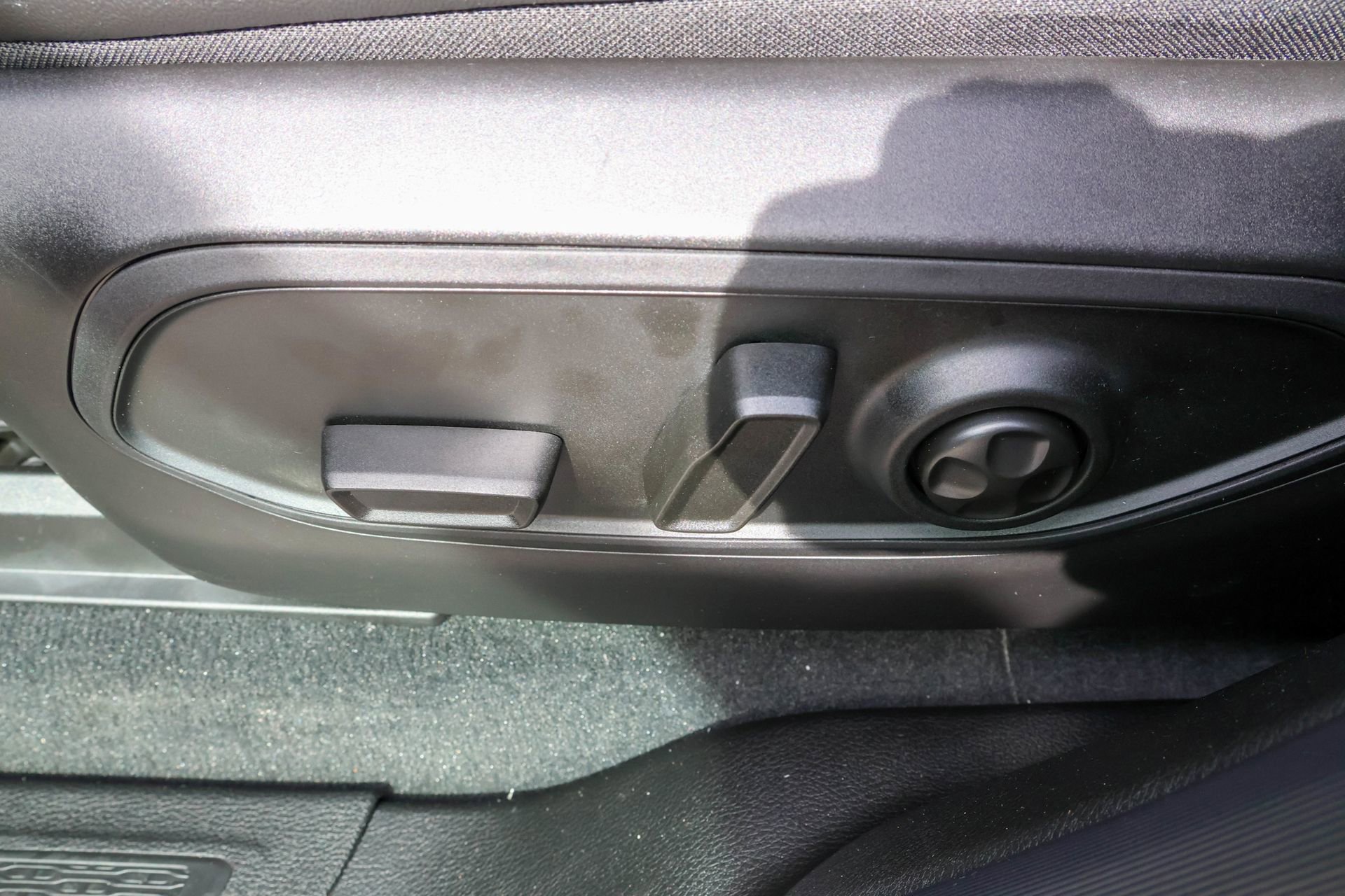 New 2026 Jeep Grand Cherokee Altitude image 5