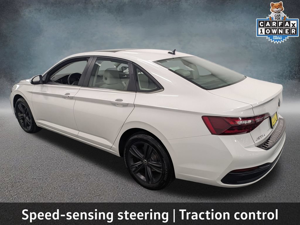 Used 2024 Volkswagen Jetta SE w/ Panoramic Sunroof Package FWD image 7