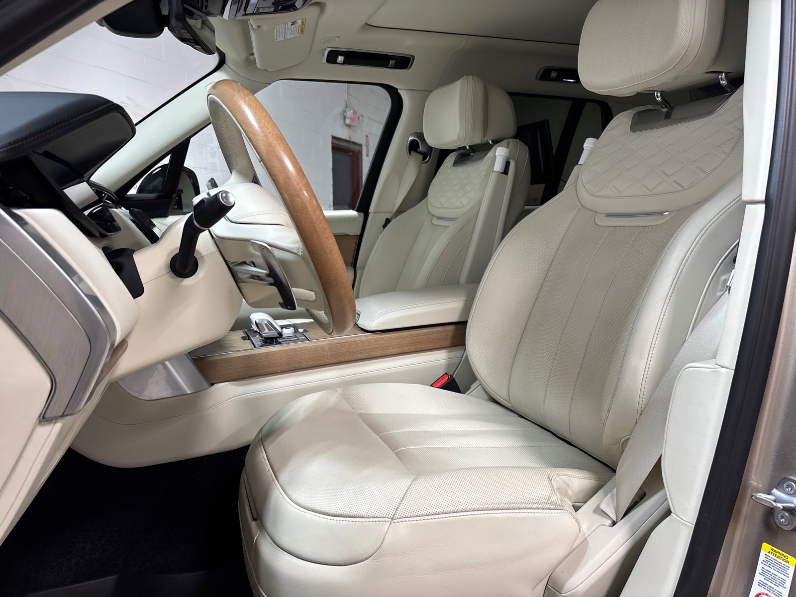 Used 2023 Land Rover Range Rover SV AWD/4WD image 22