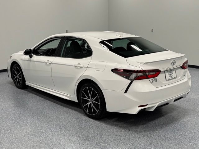 Used 2023 Toyota Camry SE FWD image 9