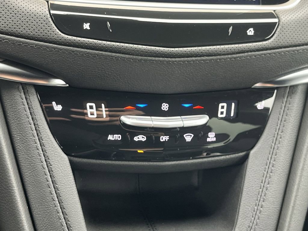 New 2026 Cadillac XT5 Luxury w/ LPO, ONYX Package image 10