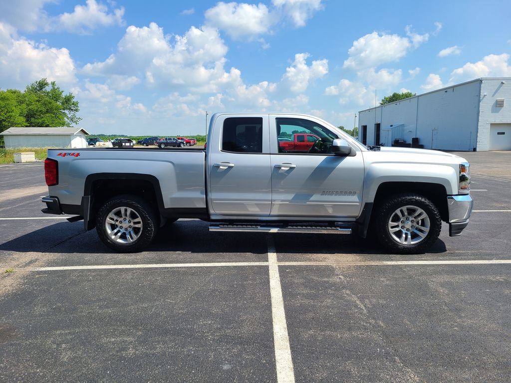 Used 2018 Chevrolet Silverado 1500 LT w/ All Star Edition AWD/4WD image 9