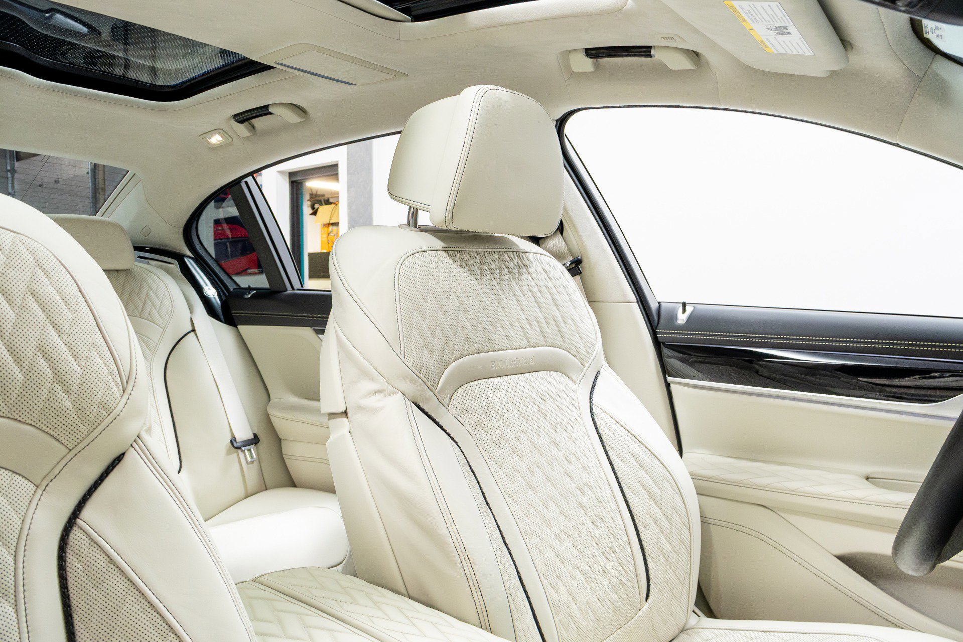 Used 2020 BMW ALPINA B7 xDrive w/ Interior Design Package image 22