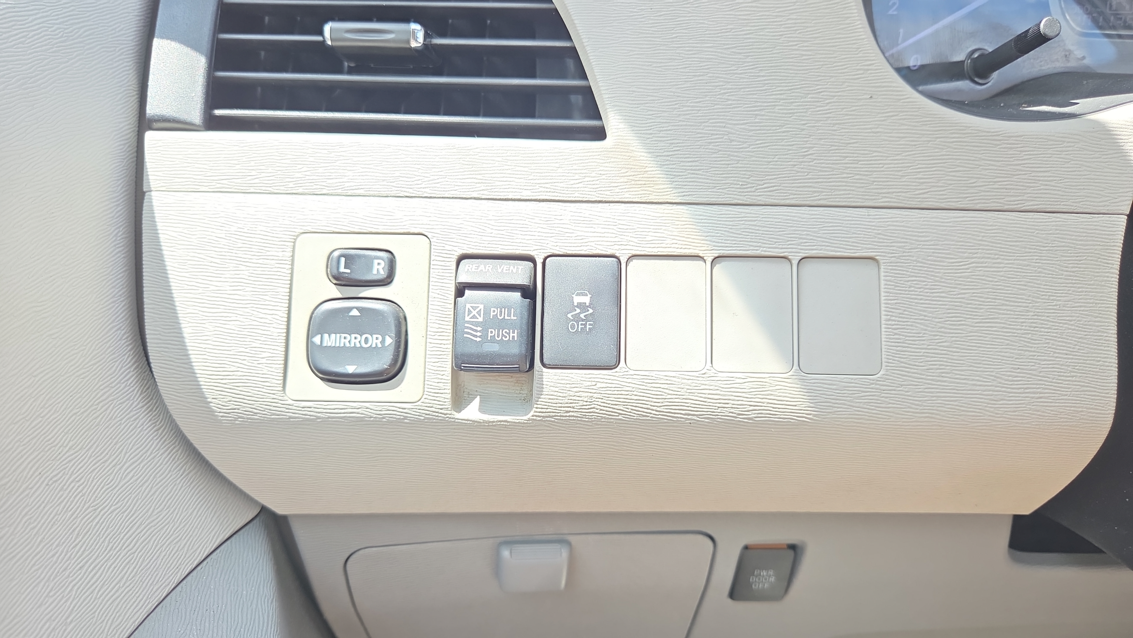 Used 2014 Toyota Sienna XLE FWD image 27