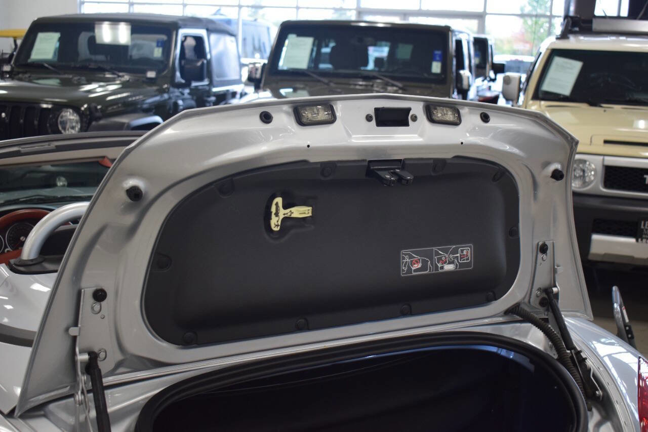 Used 2008 Chrysler Crossfire Limited image 41