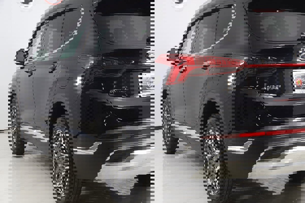 Used 2021 Hyundai Santa Fe Limited w/ Cargo Package image 25