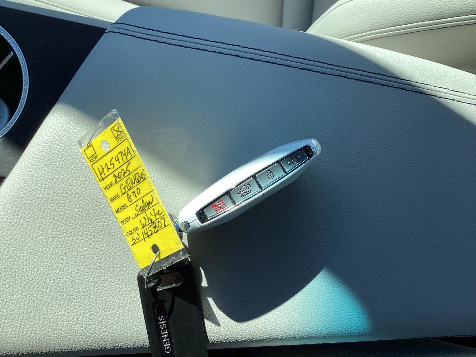 Used 2025 Genesis G70 2.5T image 29