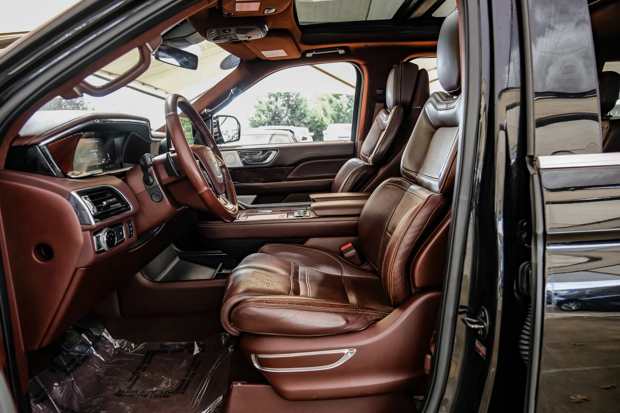 Used 2019 Lincoln Navigator Black Label w/ Cargo Package AWD/4WD image 4