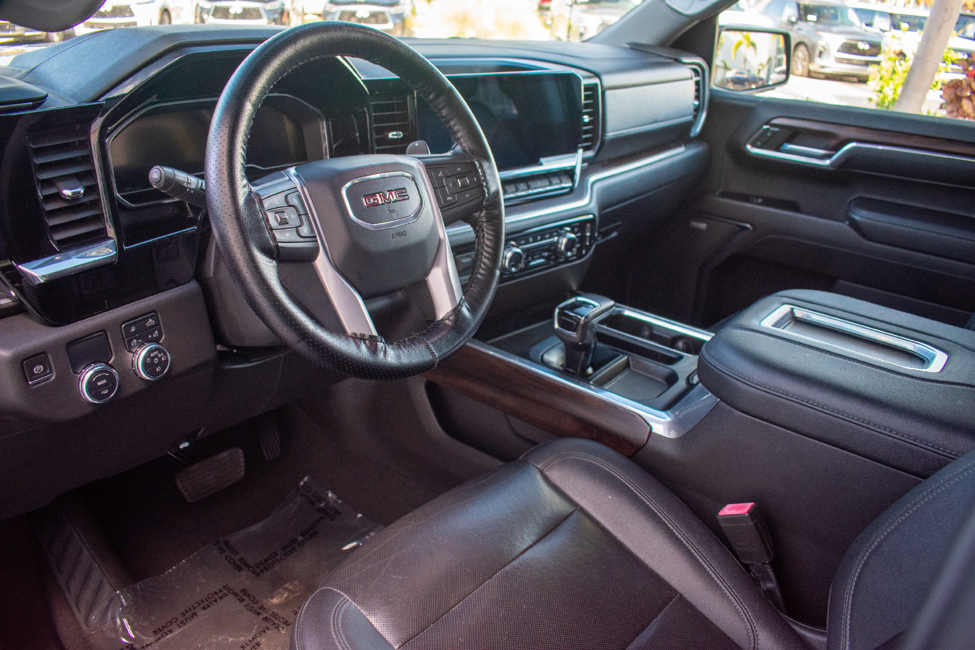 Used 2022 GMC Sierra 1500 SLT w/ SLT Premium Package RWD image 17
