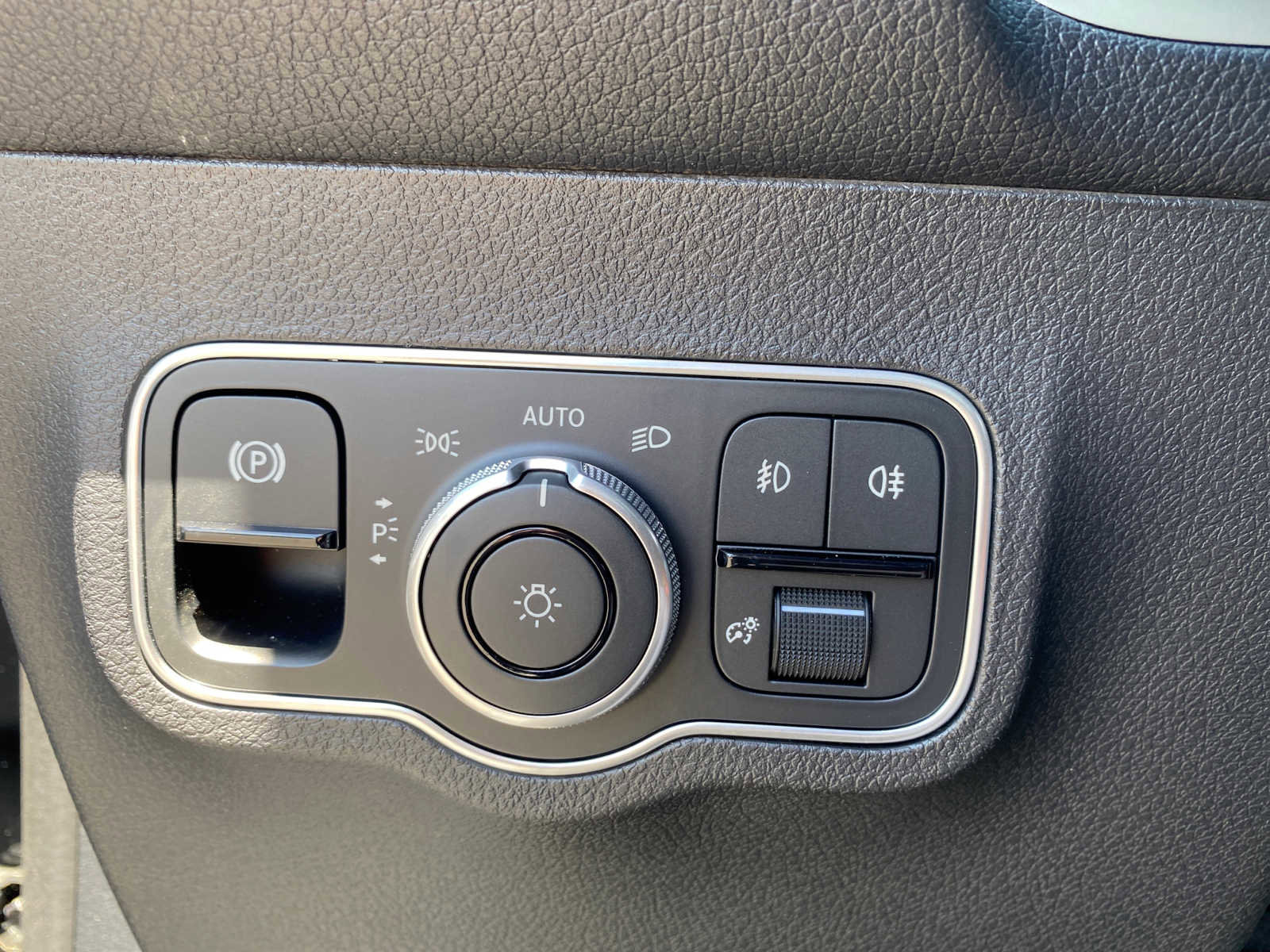 Used 2024 Mercedes-Benz GLB 250 4MATIC image 29