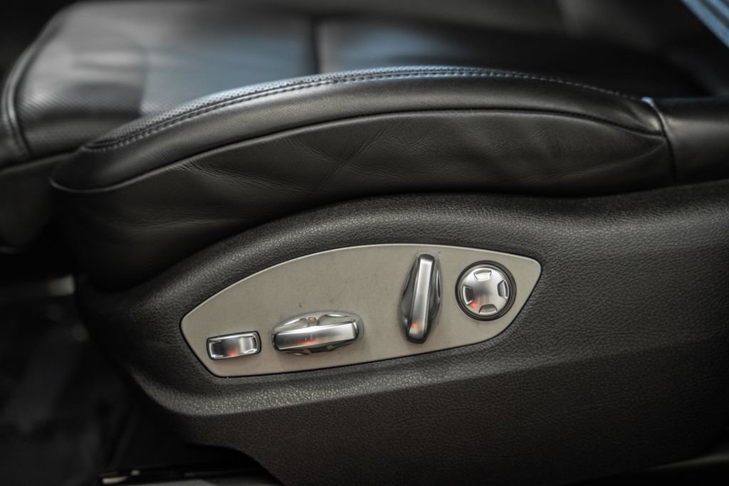 Used 2022 Porsche Macan AWD/4WD image 35