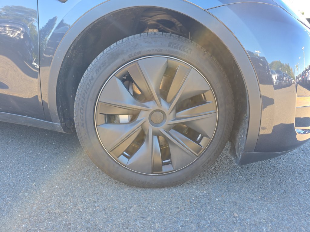 Used 2024 Tesla Model Y Long Range AWD/4WD image 9