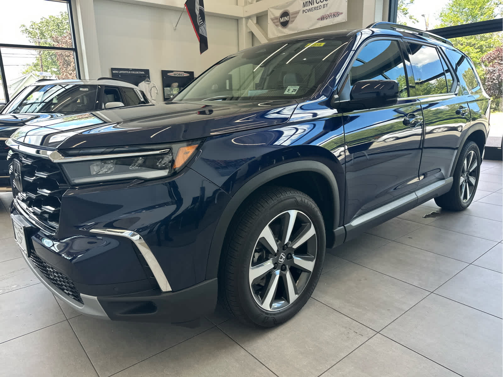 Used 2025 Honda Pilot Touring image 1
