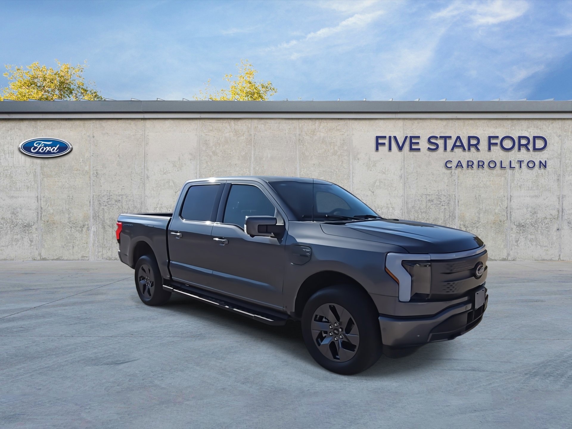 Used 2023 Ford F150 Lightning 4x4 SuperCrew image 2