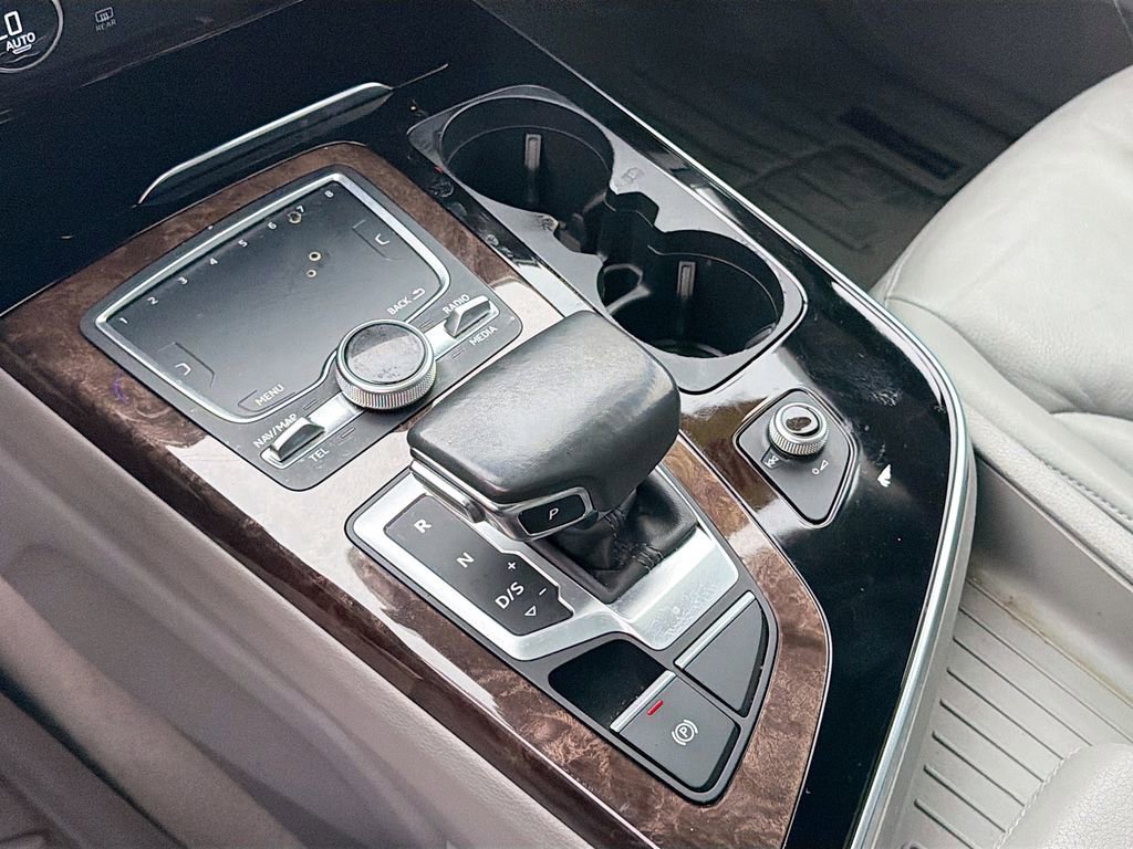 Used 2017 Audi Q7 3.0T Premium Plus w/ Premium Plus Package image 29