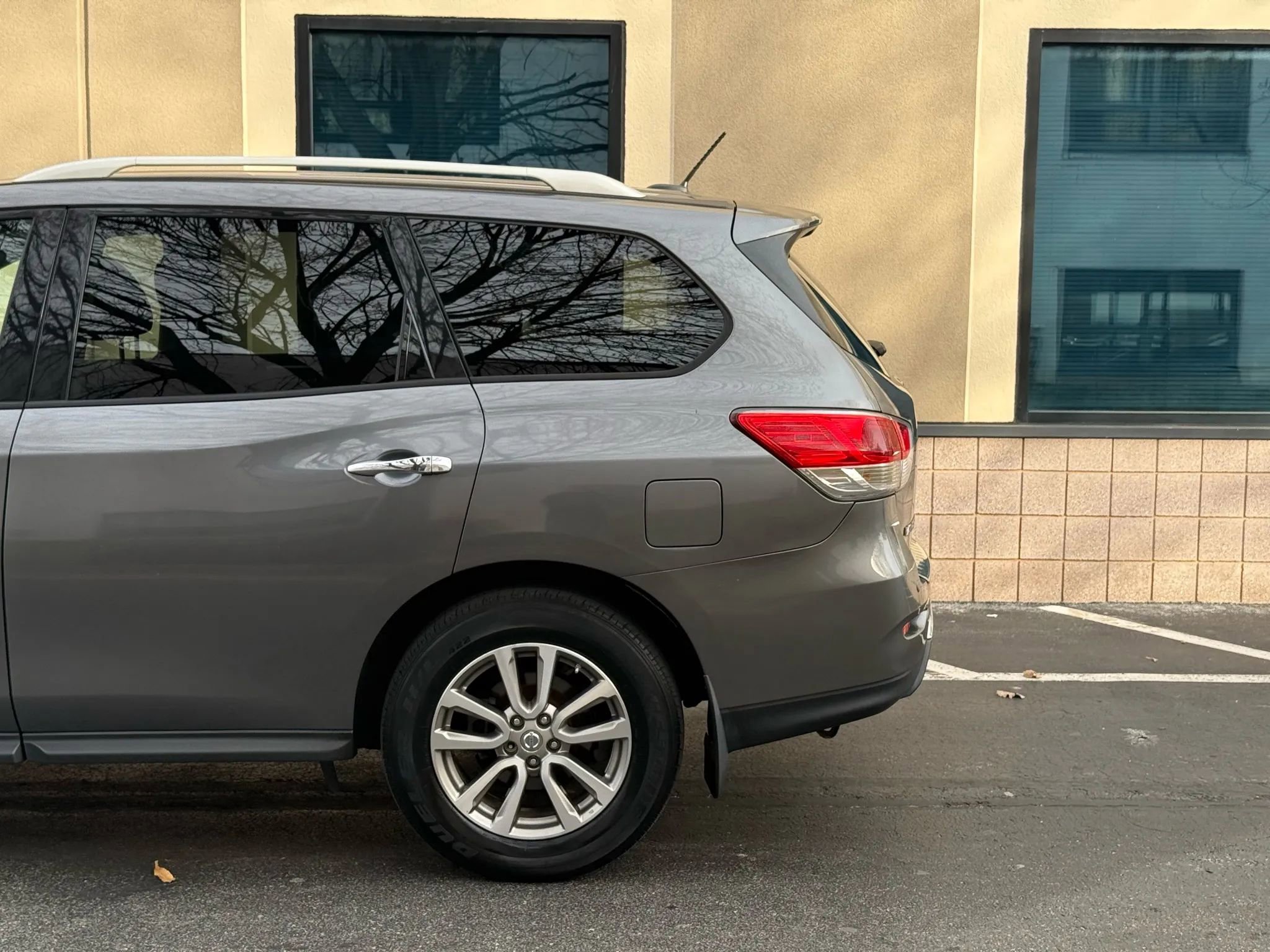 Used 2016 Nissan Pathfinder SV image 10