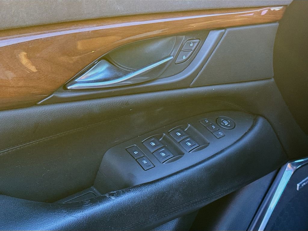 Used 2017 Cadillac Escalade Luxury image 24