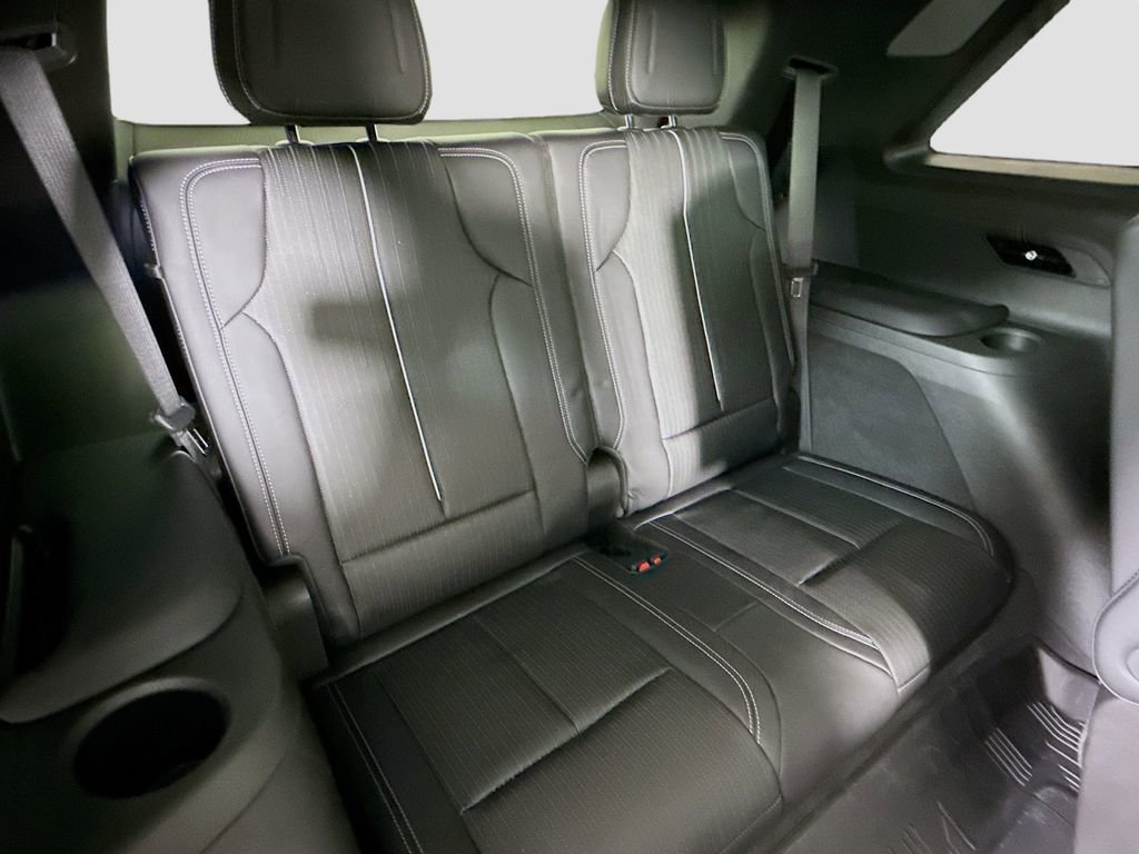 New 2026 Cadillac Vistiq Sport w/ LPO, Floor Liner Package image 28