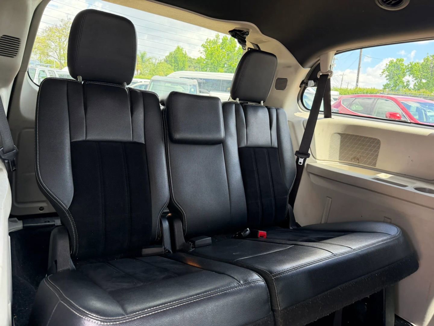 Used 2017 Dodge Grand Caravan SXT FWD image 18