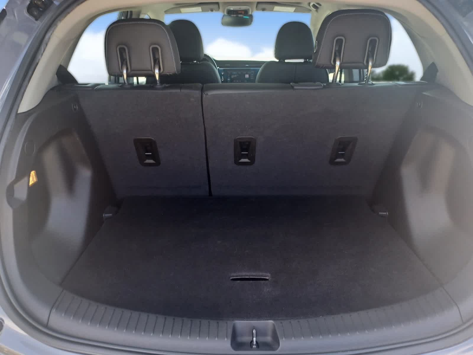 Used 2022 Chevrolet Bolt LT w/ Infotainment Package FWD image 18