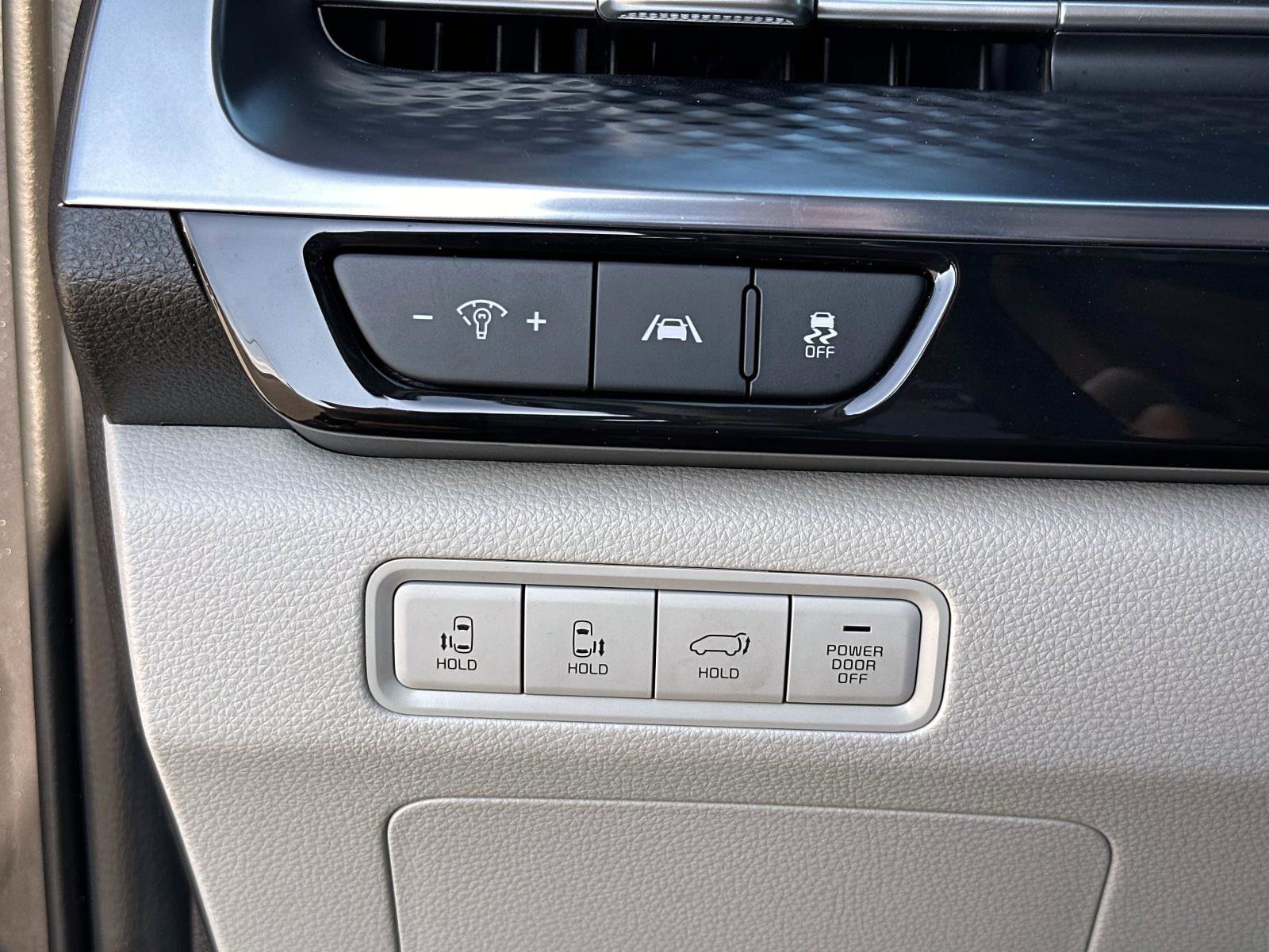 Used 2024 Kia Carnival SX Prestige image 33