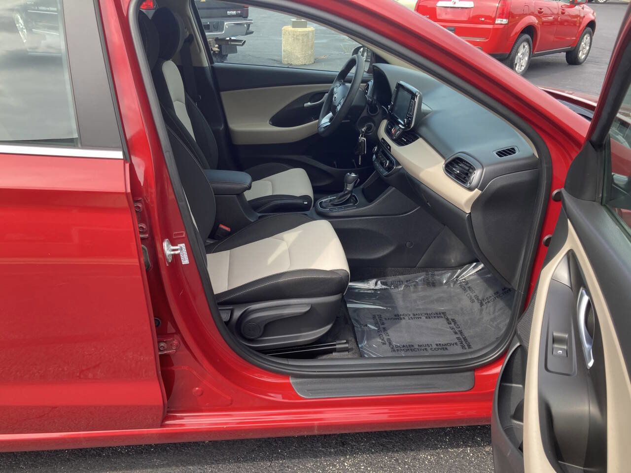 Used 2020 Hyundai Elantra GT image 25