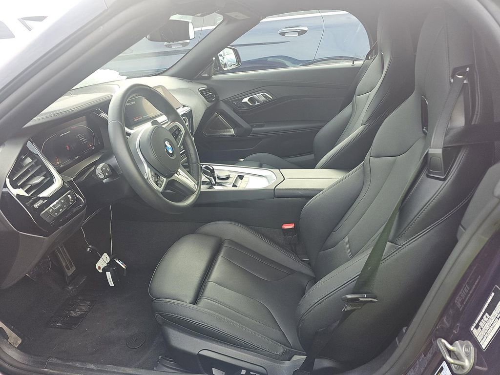 Certified 2025 BMW Z4 M40i w/ Premium Package image 4