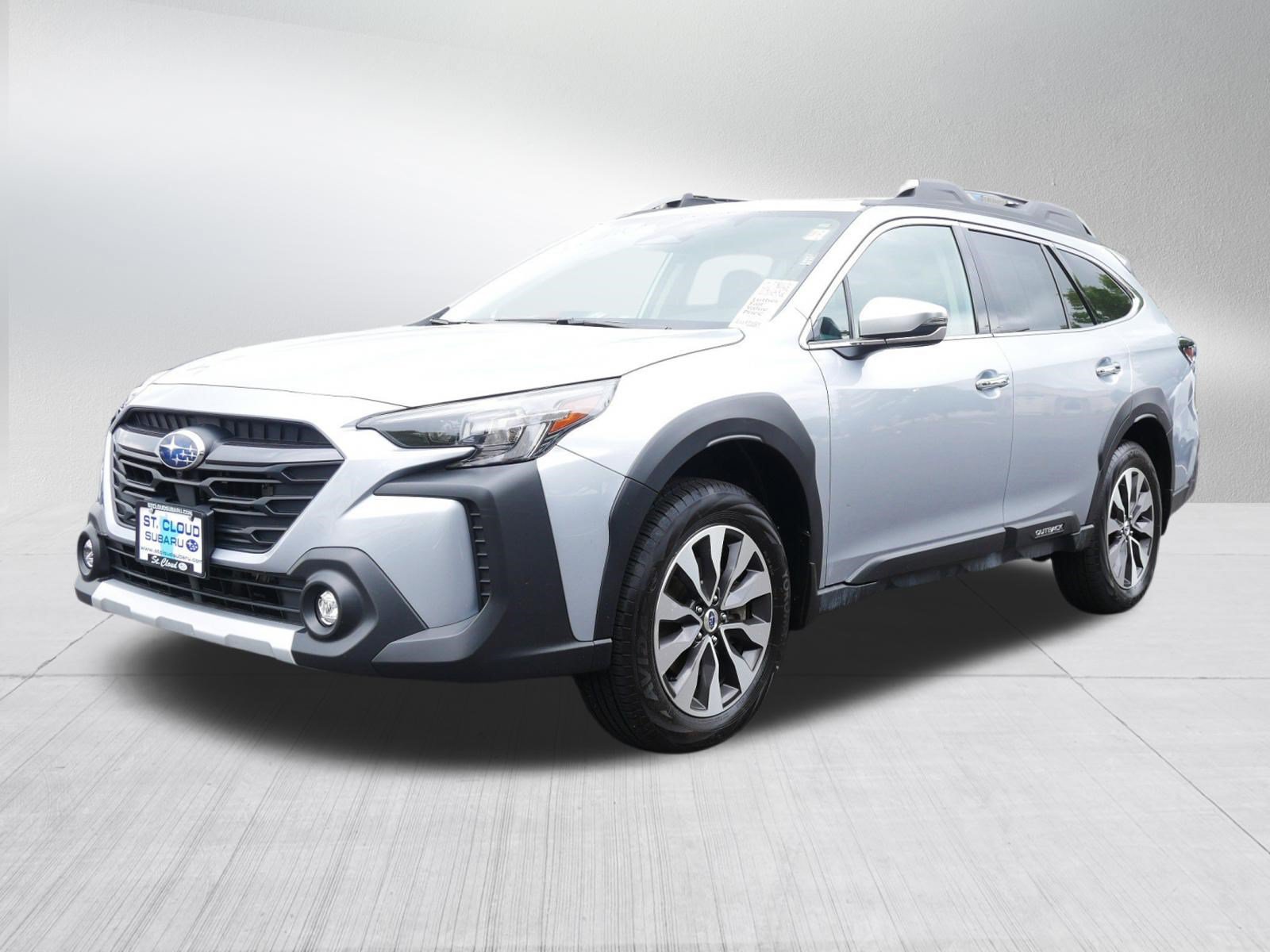 Certified 2025 Subaru Outback Touring AWD/4WD image 3