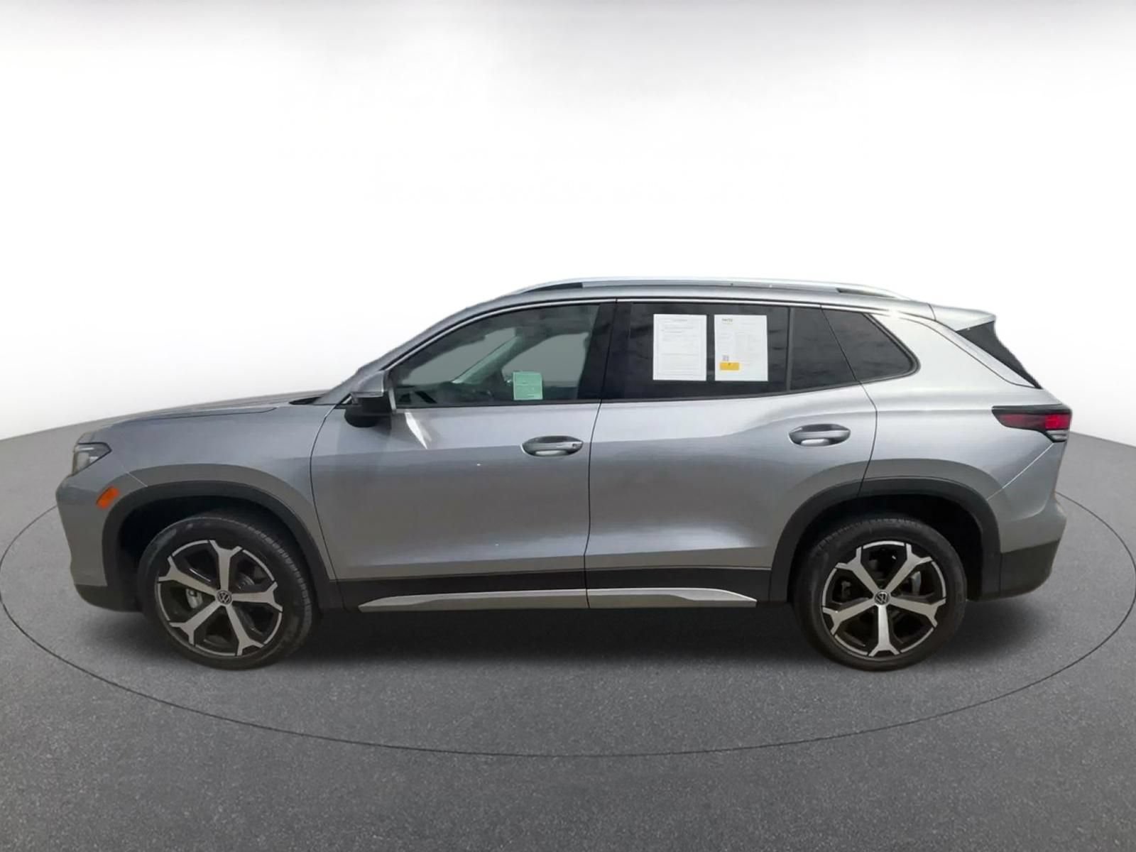 Used 2026 Volkswagen Tiguan SE AWD/4WD image 8
