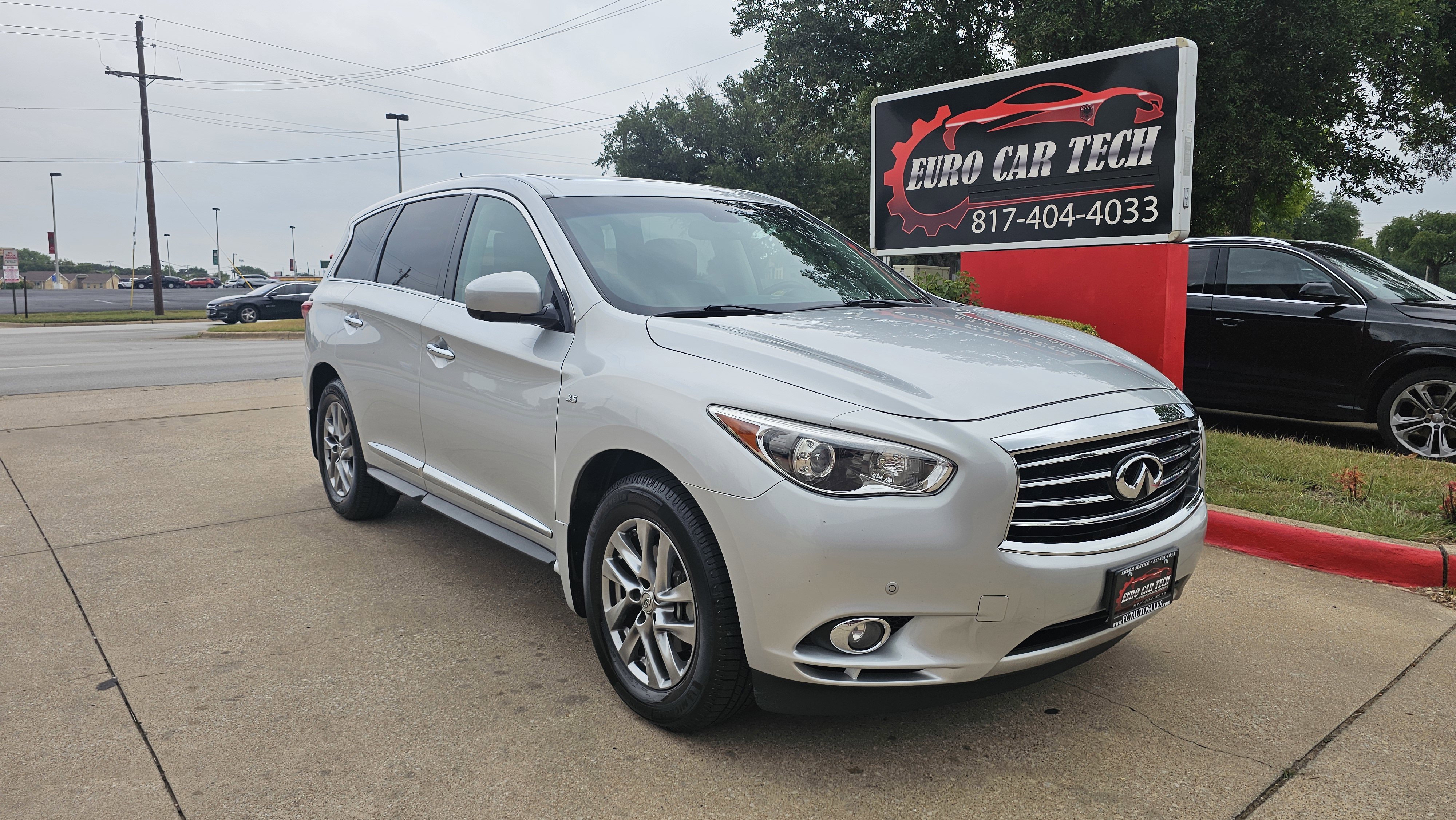 Used 2014 INFINITI QX60 AWD w/ Premium Plus Package image 6