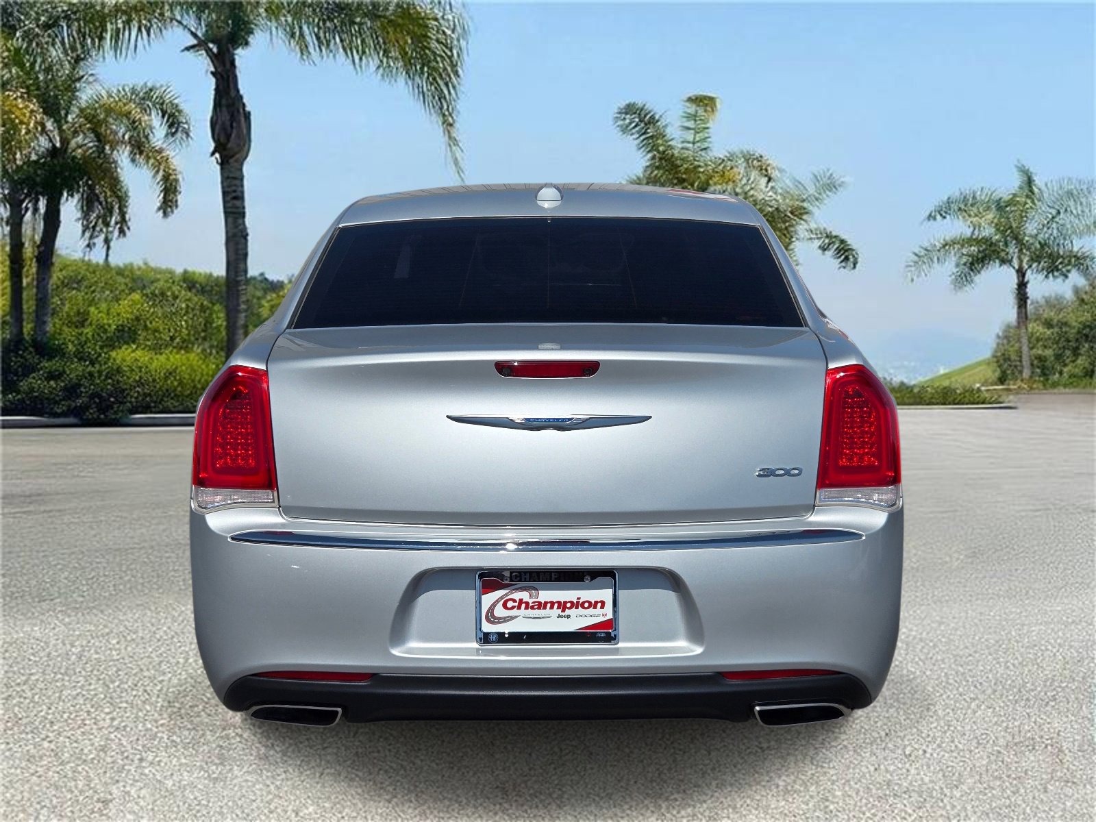 Used 2023 Chrysler 300 Touring RWD image 5