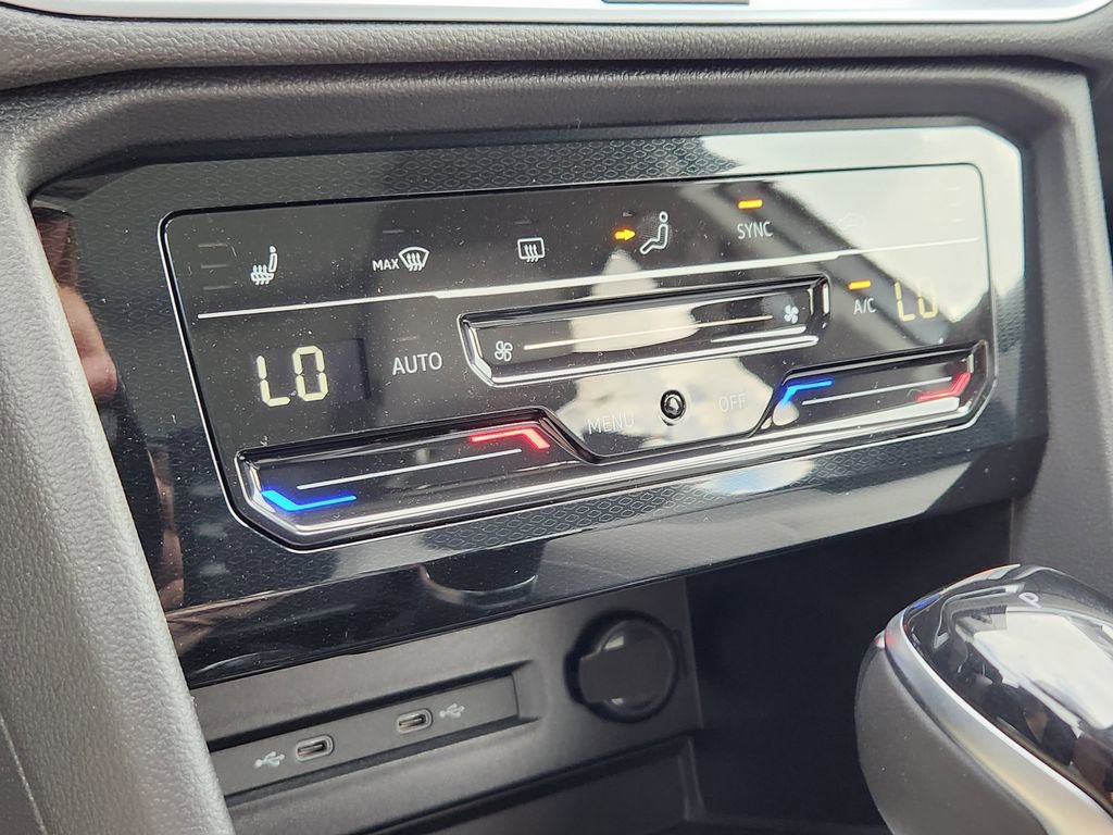 New 2026 Volkswagen Taos SE image 10