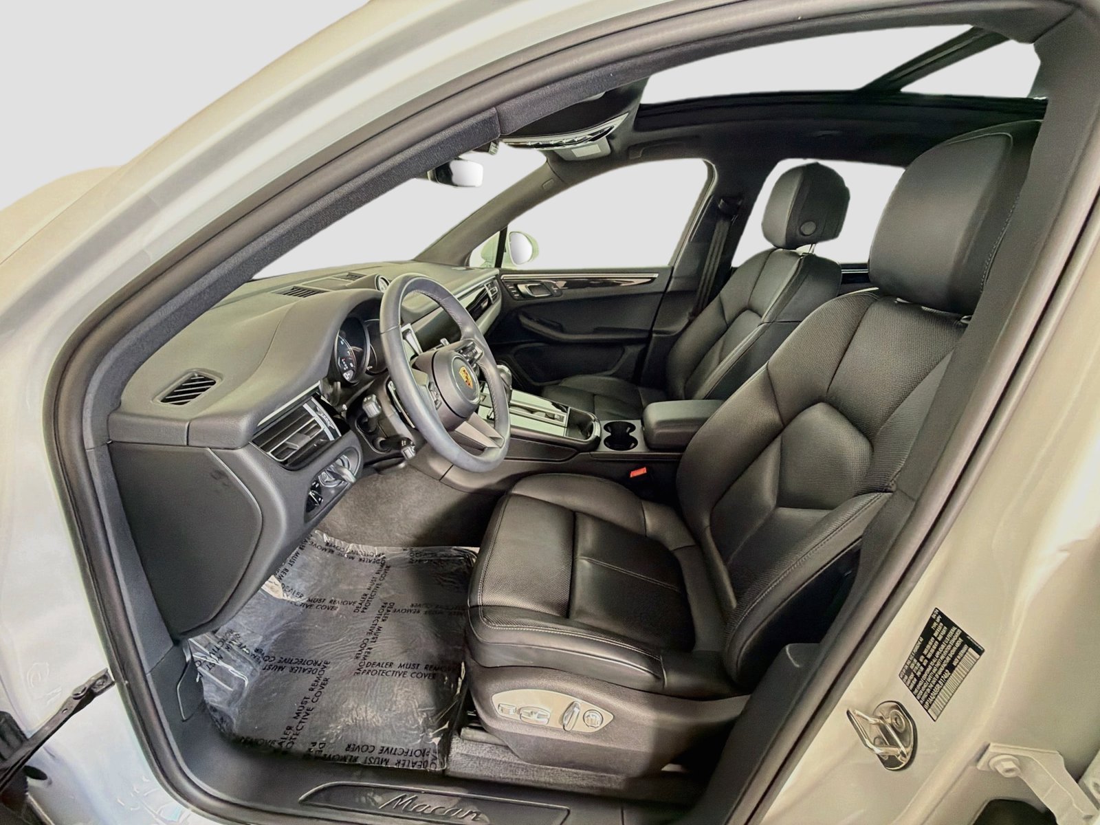 Used 2024 Porsche Macan w/ Premium Plus Package AWD/4WD image 23